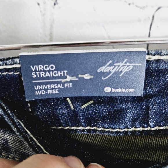 DAYTRIP | Virgo straight leg mid rise distressed denim jeans - Picture 10 of 10